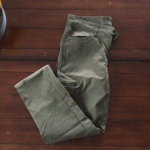 Water resistant pants
